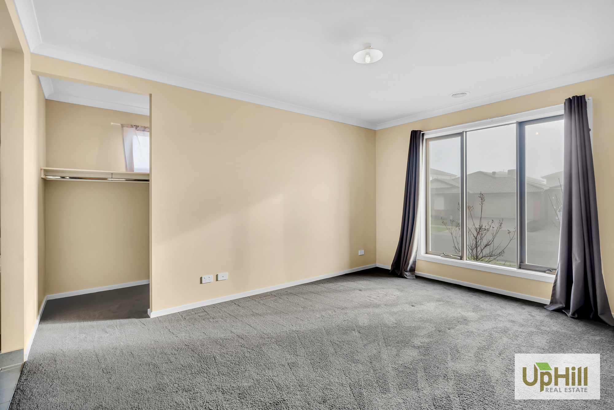 10 Carisbrooke Way, Clyde North Uphill Real Estate