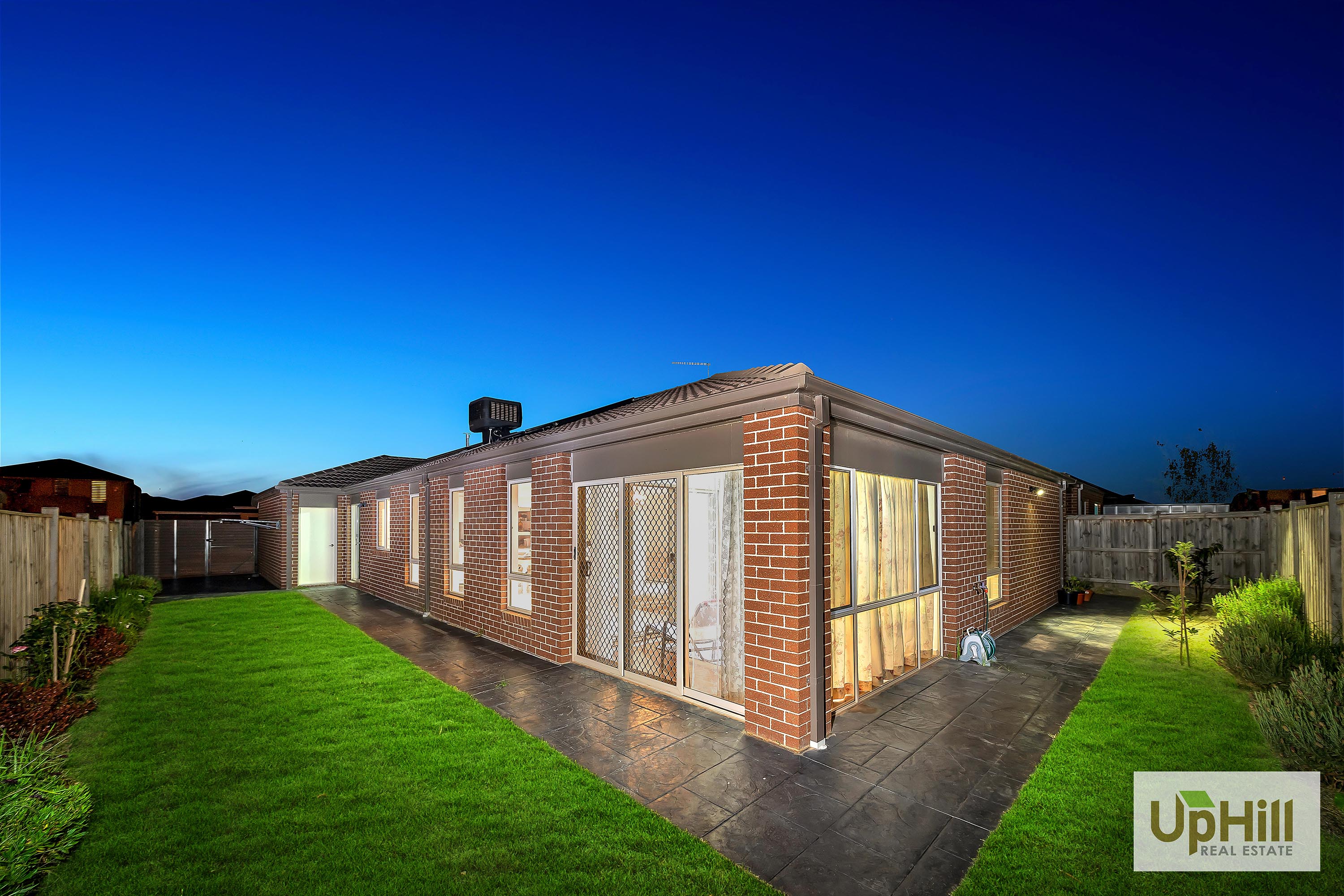 18 RIVERSTONE BLVD, Clyde North Uphill Real Estate