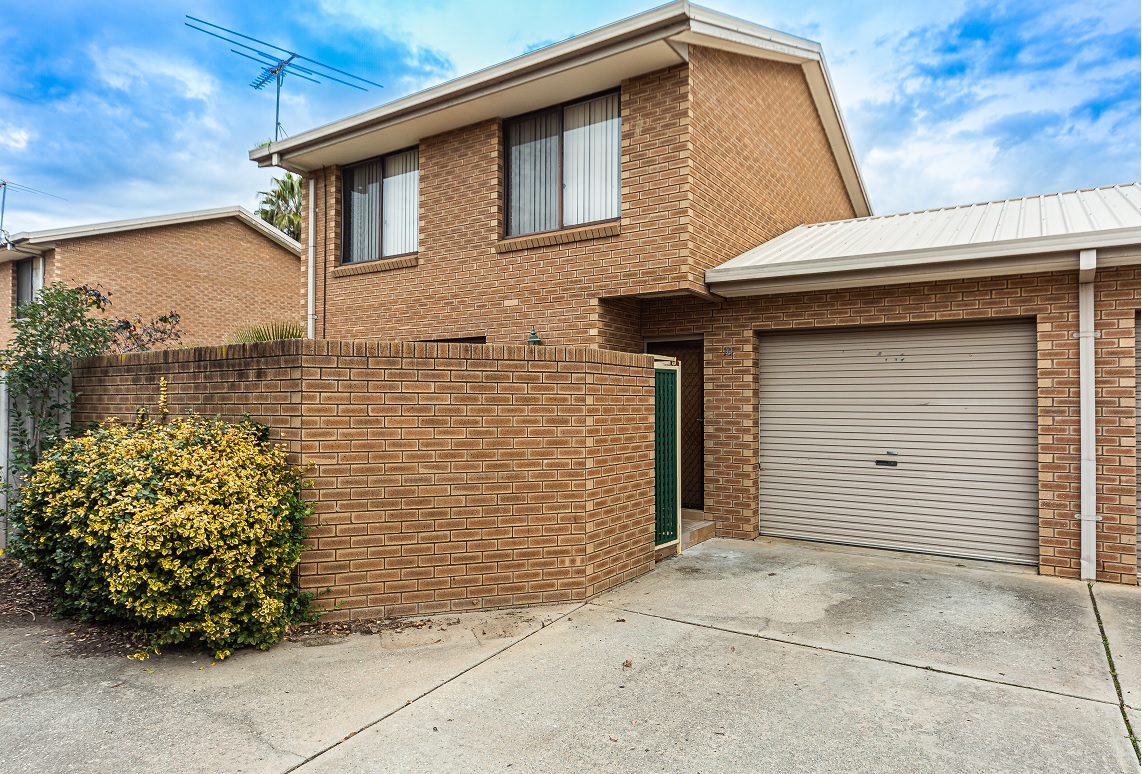 10 / 413 Bevan Street, Lavington Ian Ritchie Real Estate