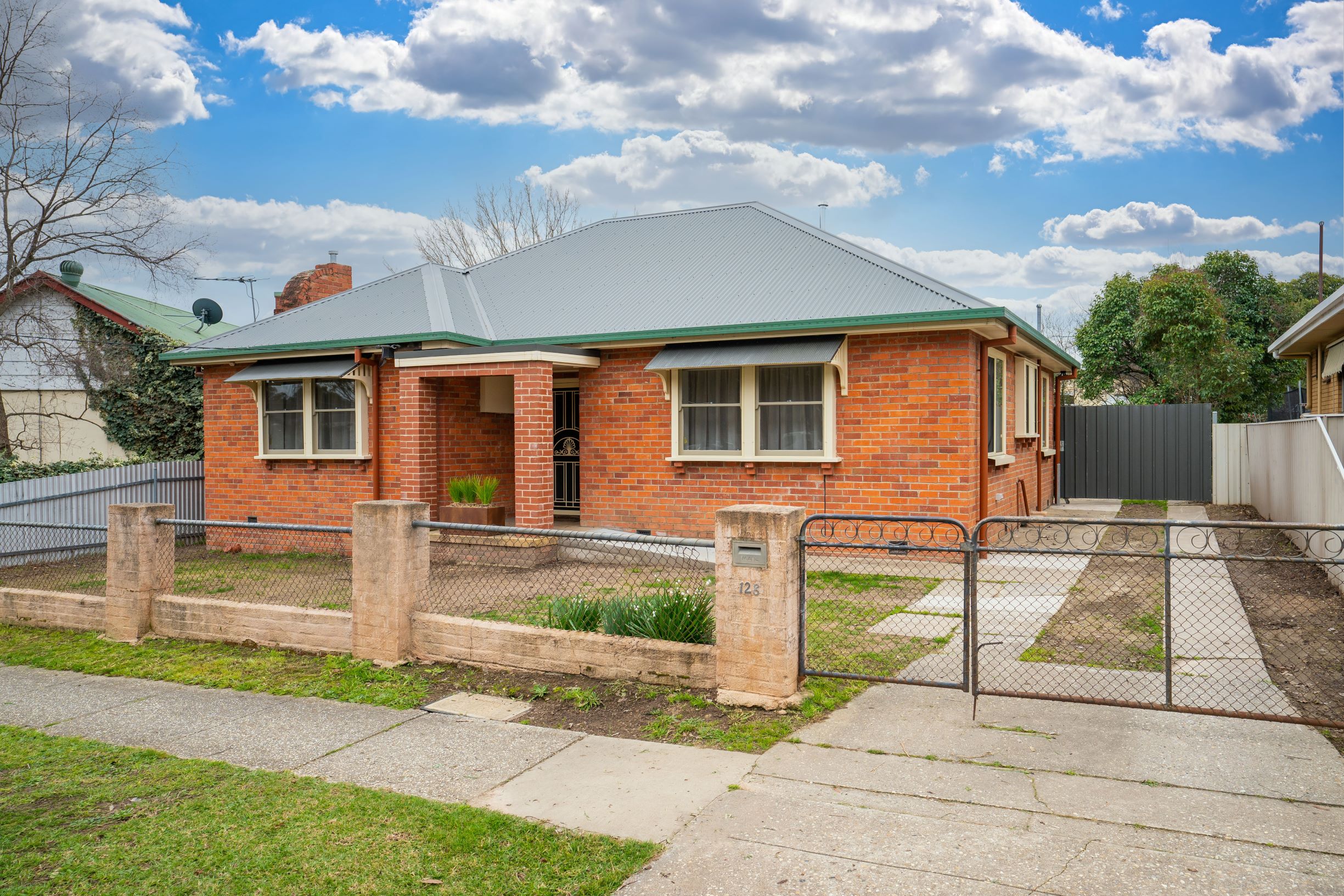 128 Thomas Mitchell Drive, Wodonga sellbuyrent