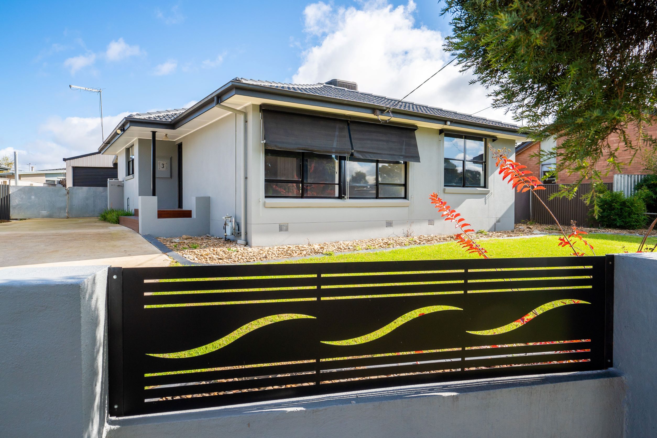 3 WARSAW CRESCENT, Wodonga sellbuyrent