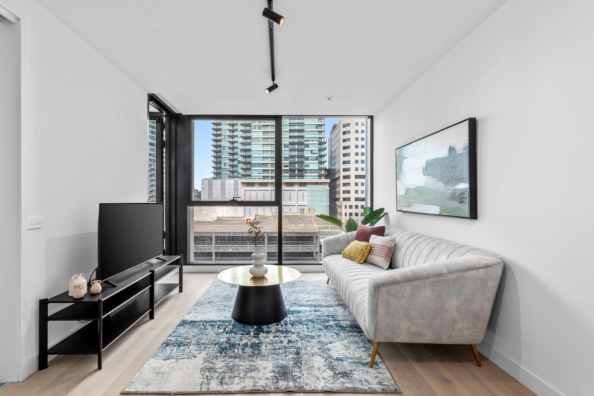 Modern & Stylish One-Bedroom Apartment in the Heart of South Melbourne ...