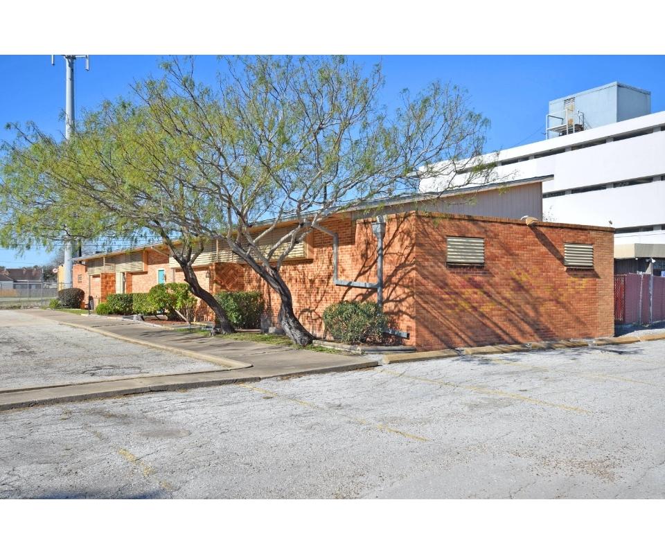 Corpus Christi Commercial Building Real Estate Auction!