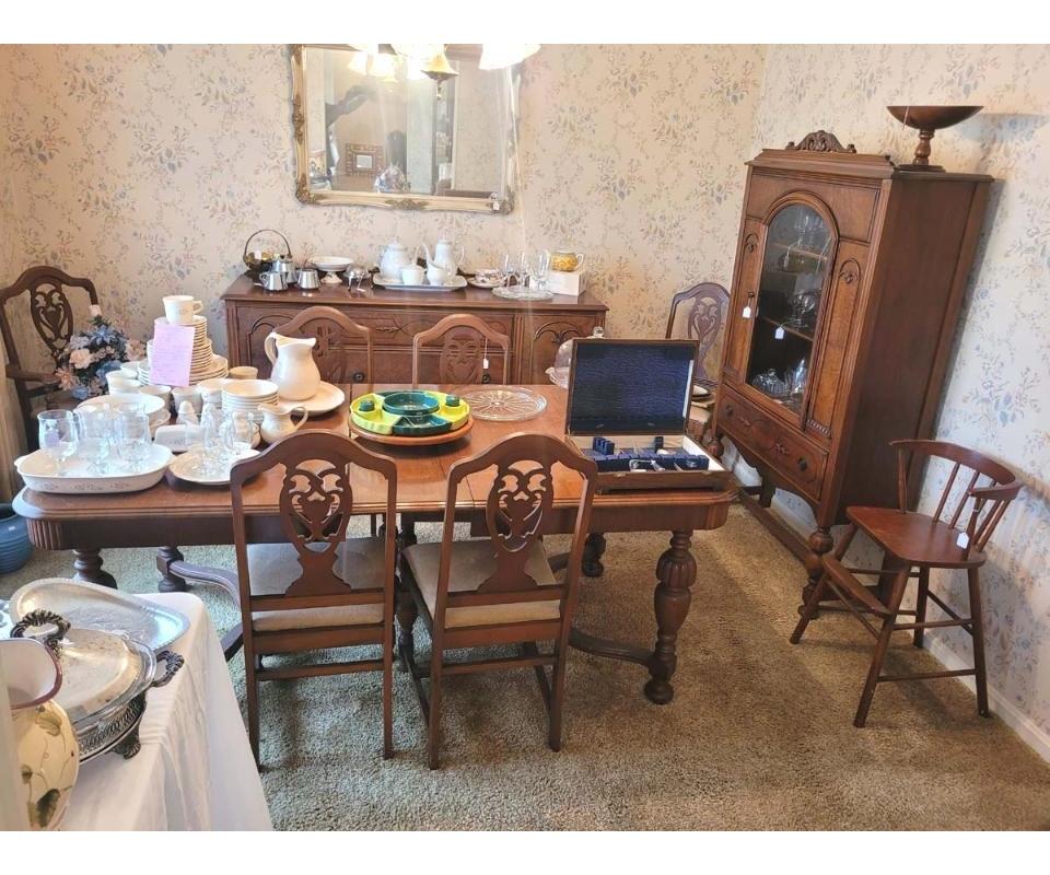 Estate Sale Selling Furniture Home Decor and Accessories