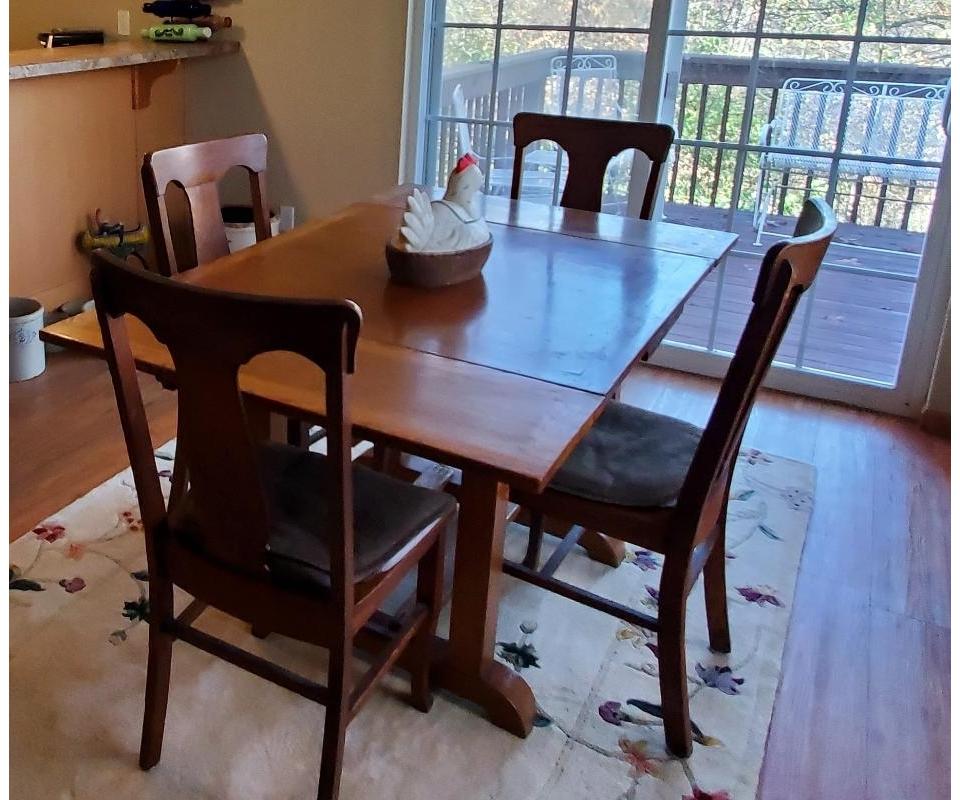 Please Join us in a fabulous Estate Sale in Colony Oaks at the Amanas in Middle Amana