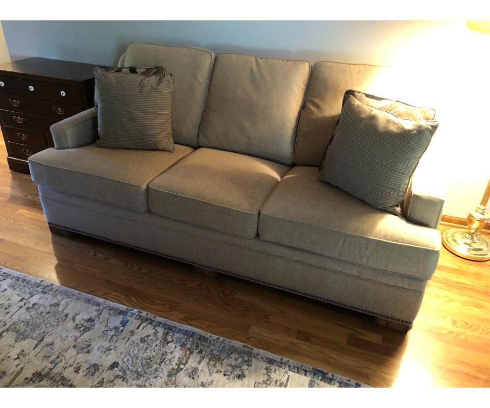 Moving sale in Beautiful Lenexa Home w Leather furniture Beds Tools