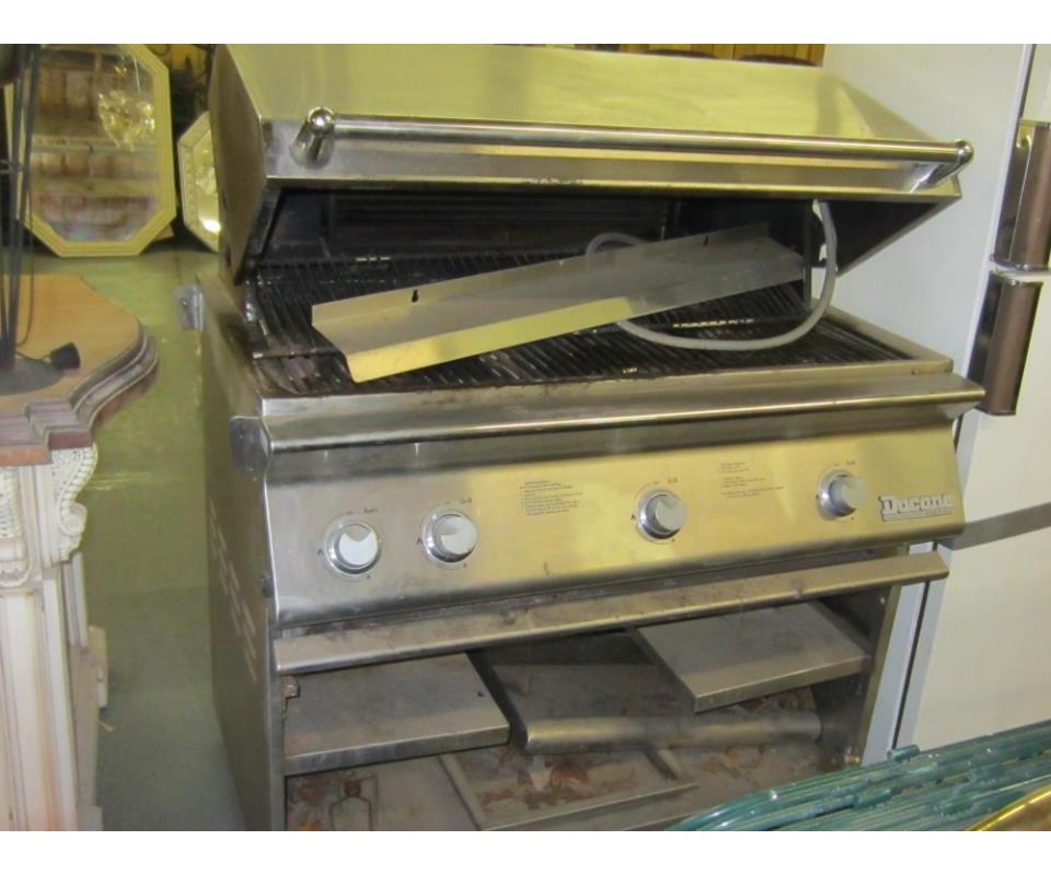 LARGE WAREHOUSE AUCTION