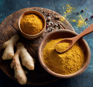 5 common ingredients to blend with turmeric to increase its power and potency