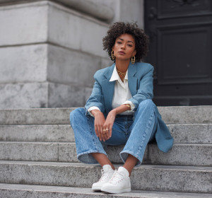 5 ways to elevate your V-neck and jeans outfit
