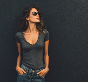 5 ways to elevate your V-neck and jeans outfit