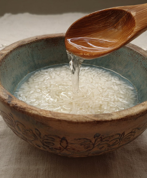 What happens if you leave rice water on your face overnight