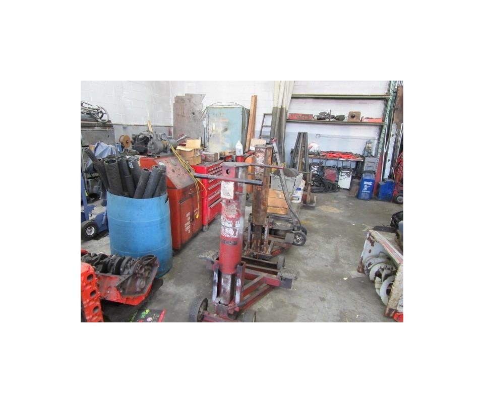 LARGE FULLY EQUIPPED AUTO & TRUCK REPAIR CENTER