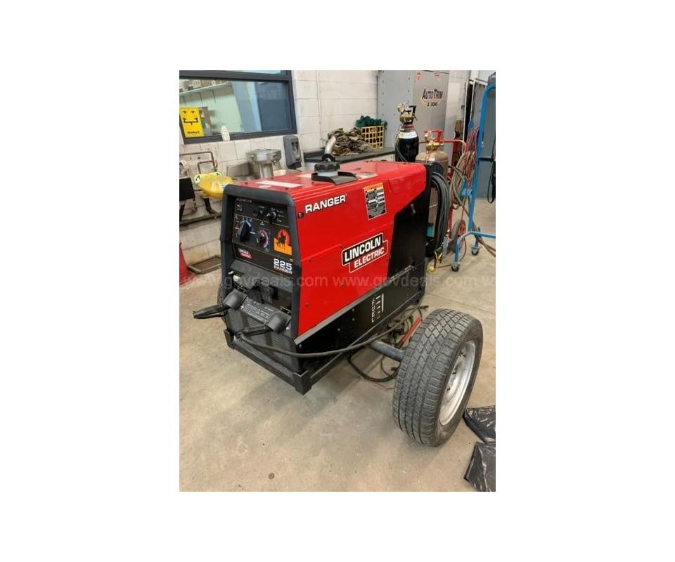 Lincoln Electric Ranger 225 Welder