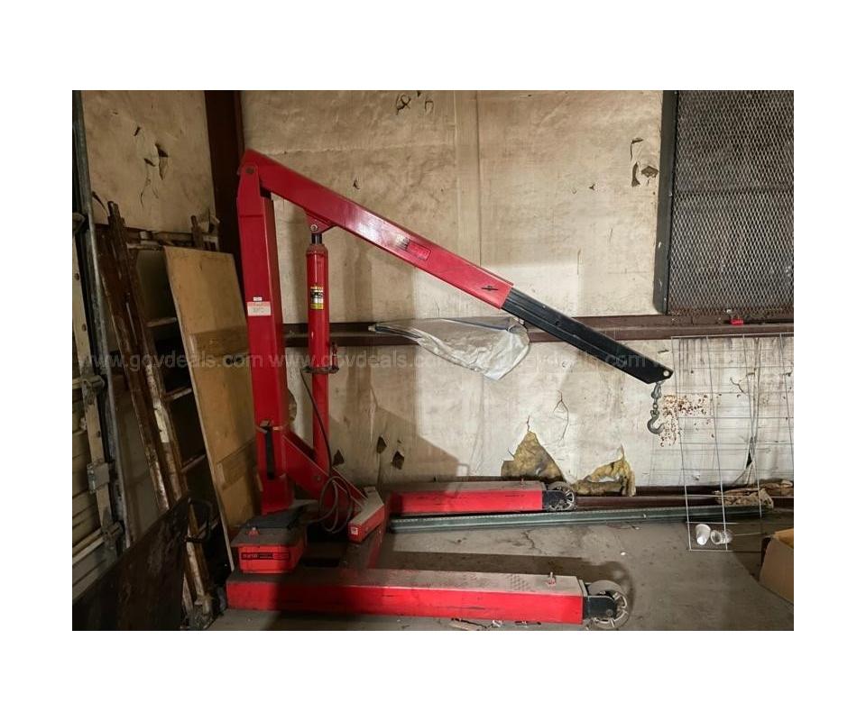 Norco 3 ton shop crane