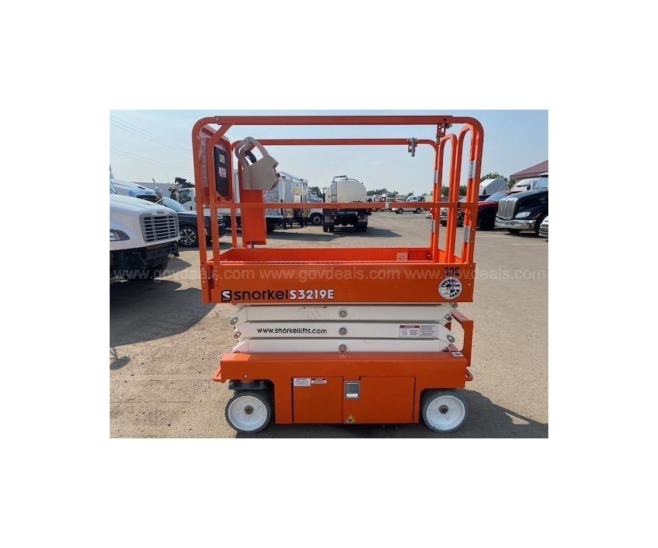 2022 Snorkel S3219E Scissor Lift