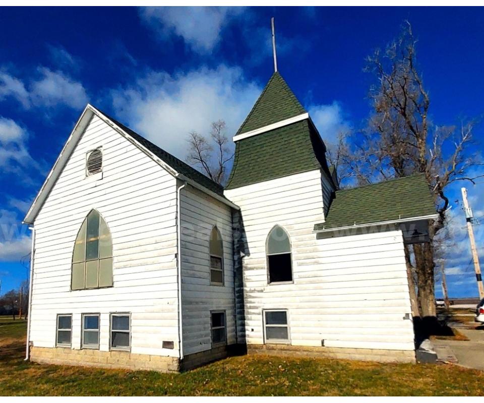 Building in Waggoner, Illinois