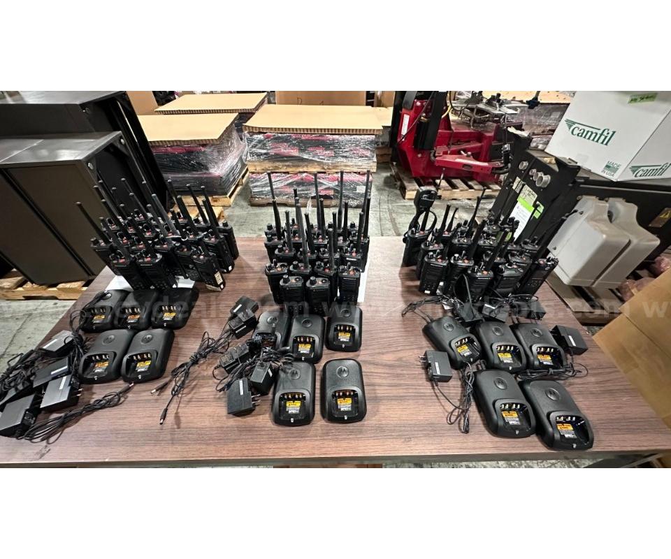 57 Motorola APX 1500, 4000,6000 Radios 15 Chargers