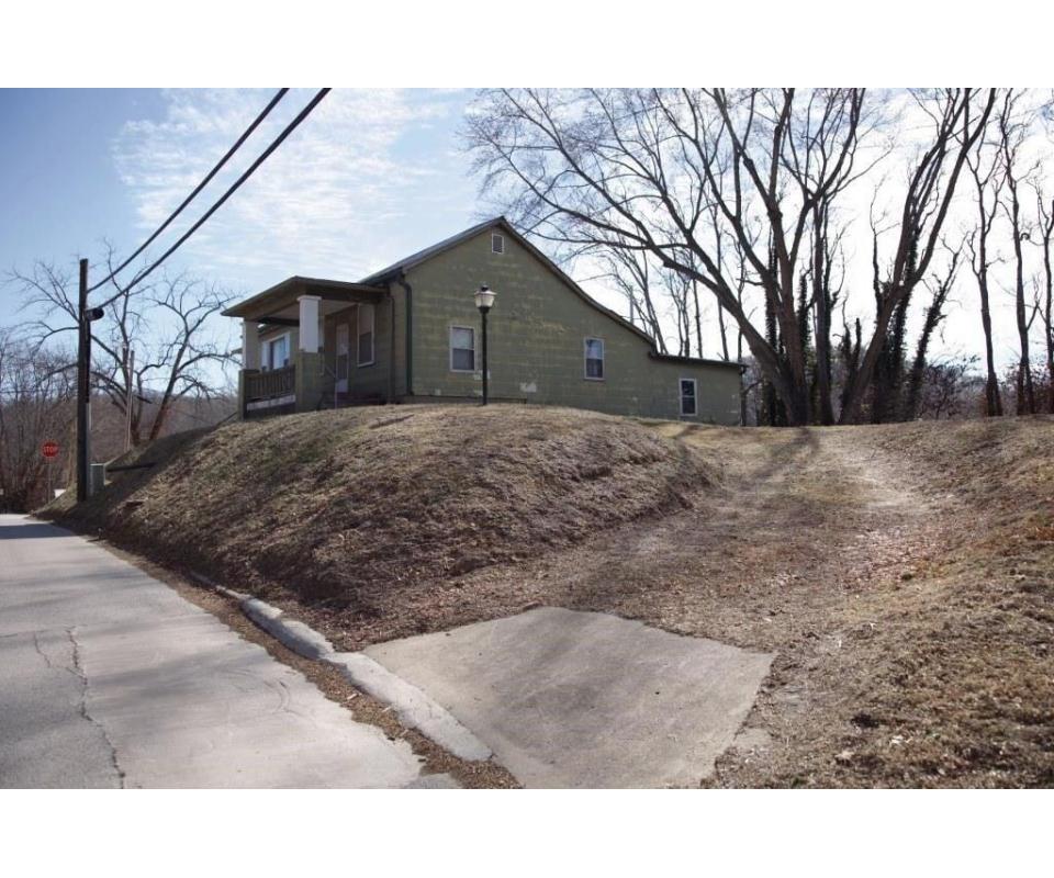 Dickie Hill Real Estate Auction