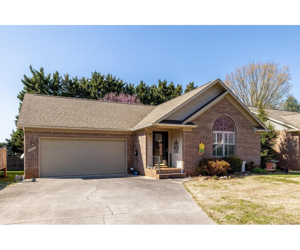 2037 Cochran Place Absolute Auction