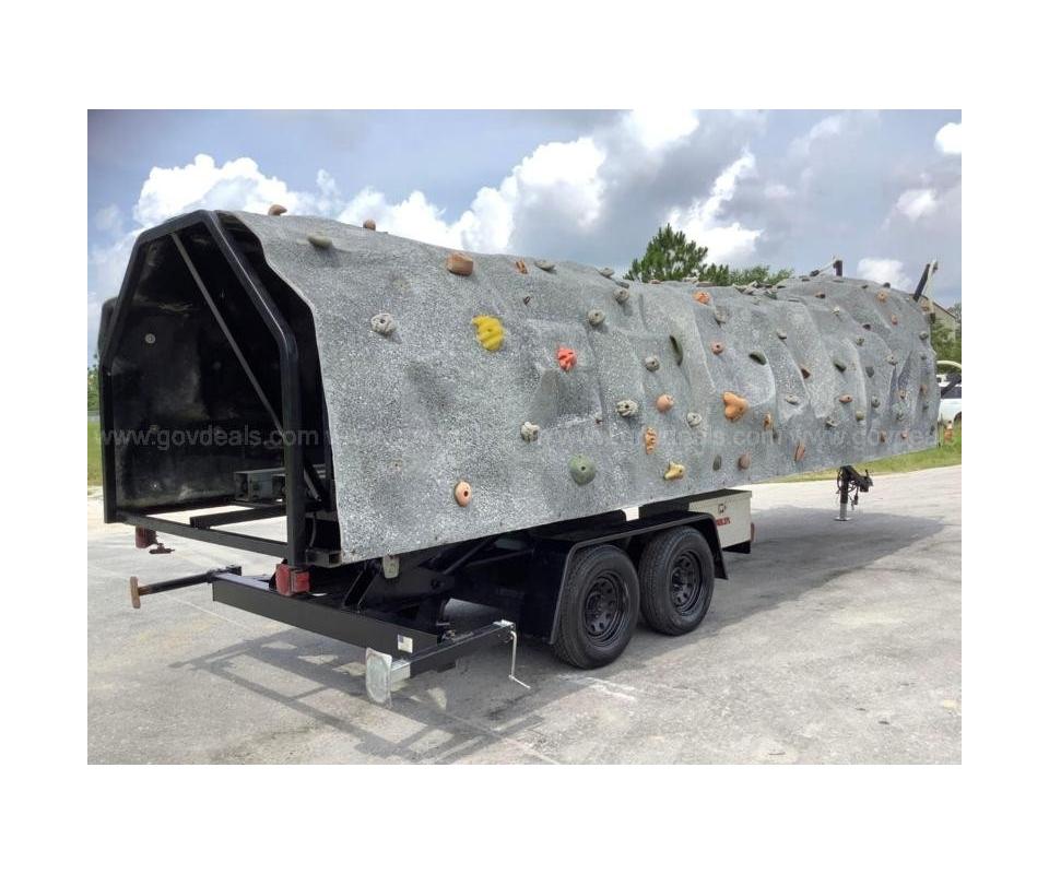 MOBILE ROCK CLIMBING WALL TRAILER MOUNTED