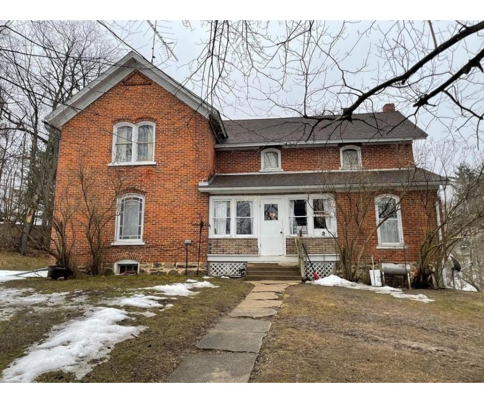 Country Home on 27.79 Acres Elroy WI