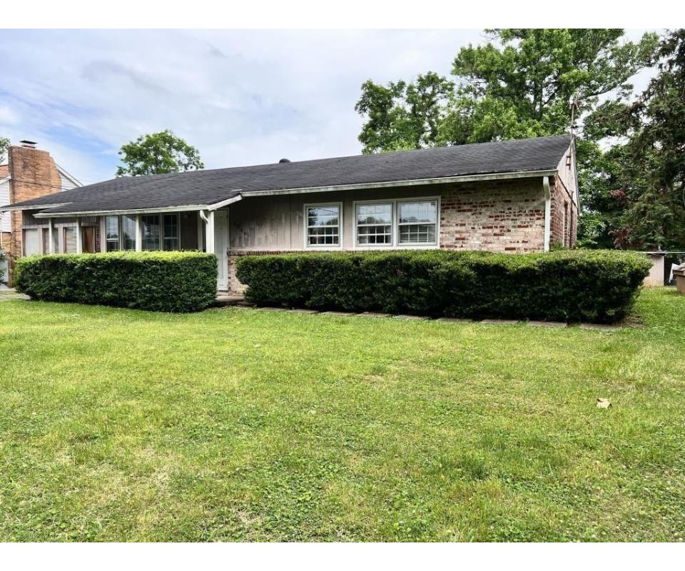 4300 THORNWOOD DRIVE