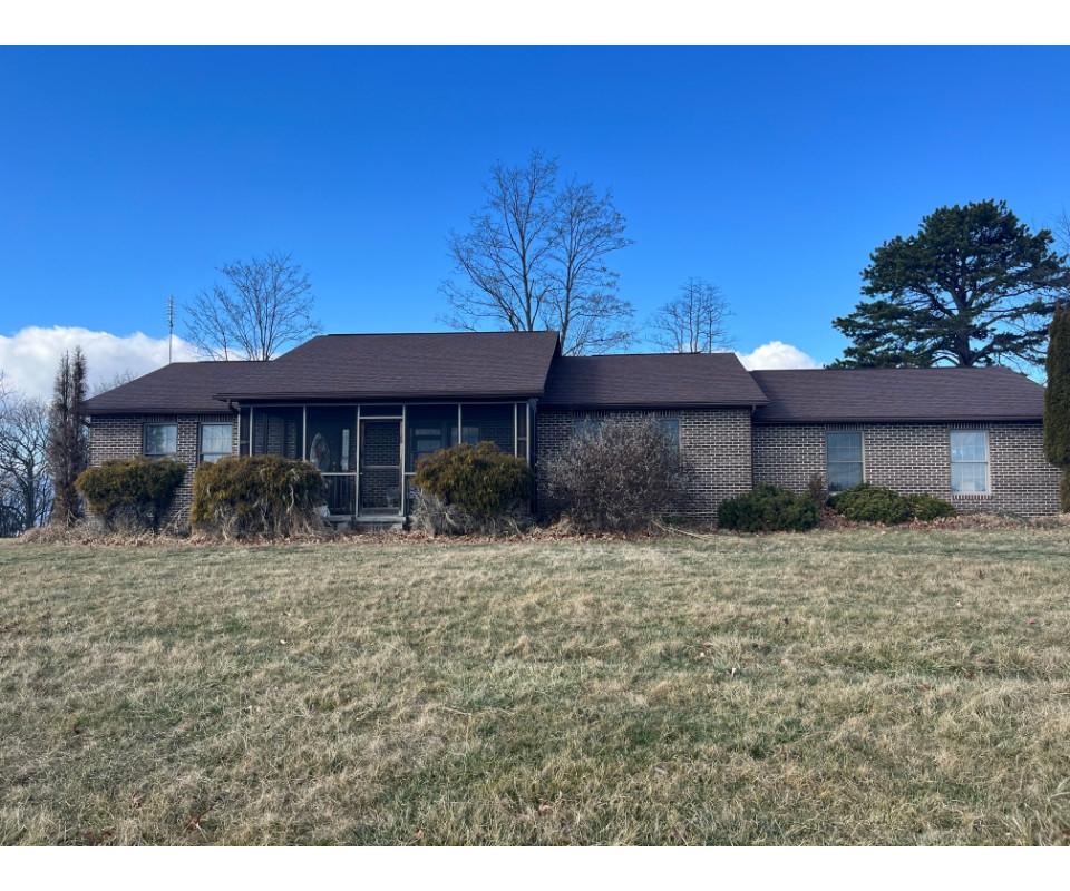 3-bedroom-on-2-acres-with-beautiful-mountain-views