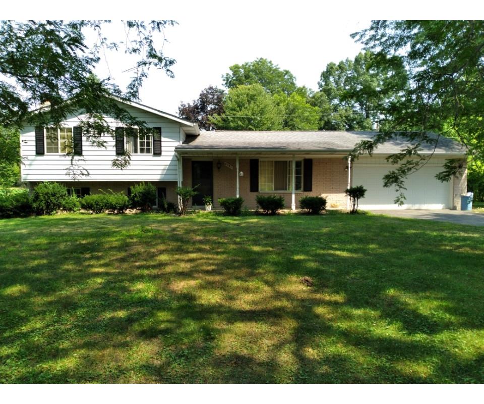 Online Estate AuctionAlgonac, MI (Clay Twp.) Real Estate, Tractors, Mowers, Household