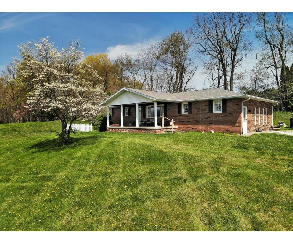 Absolute Ranch Home on 8.6 Acre Estate in Tuslaw School District