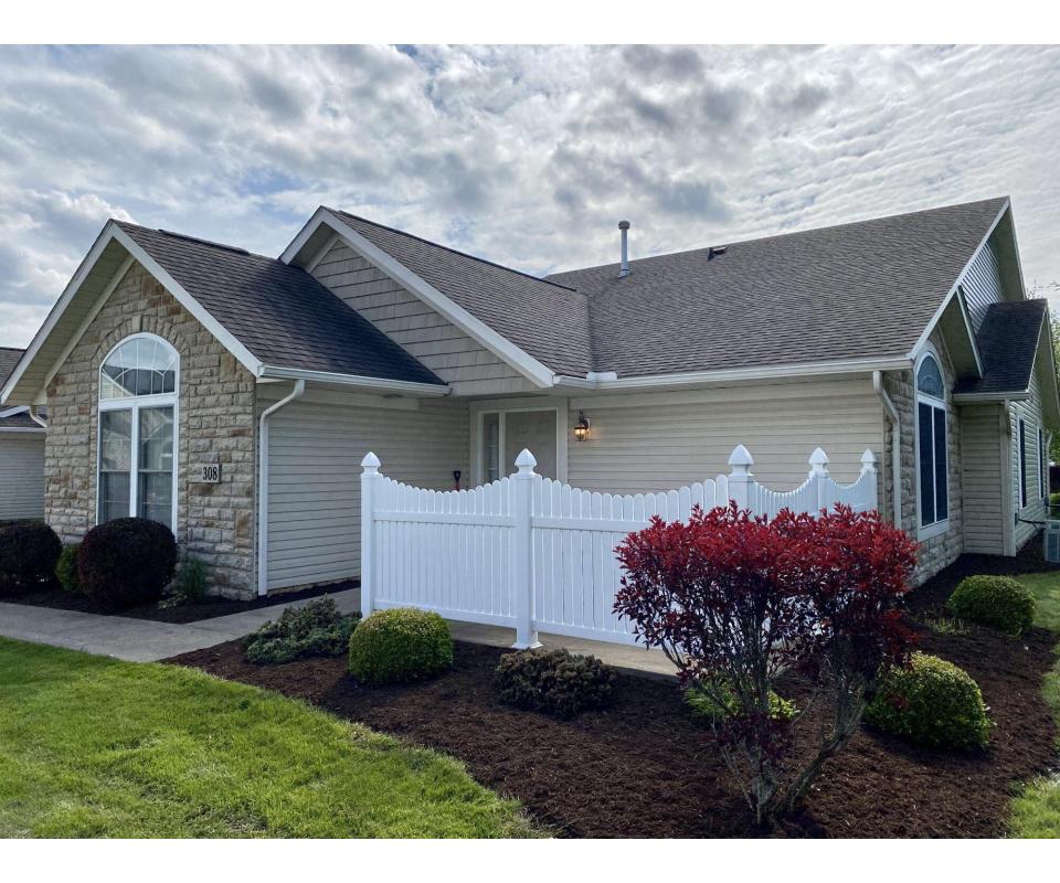 *Absolute Auction* 2/Bedroom Condo in Kidron