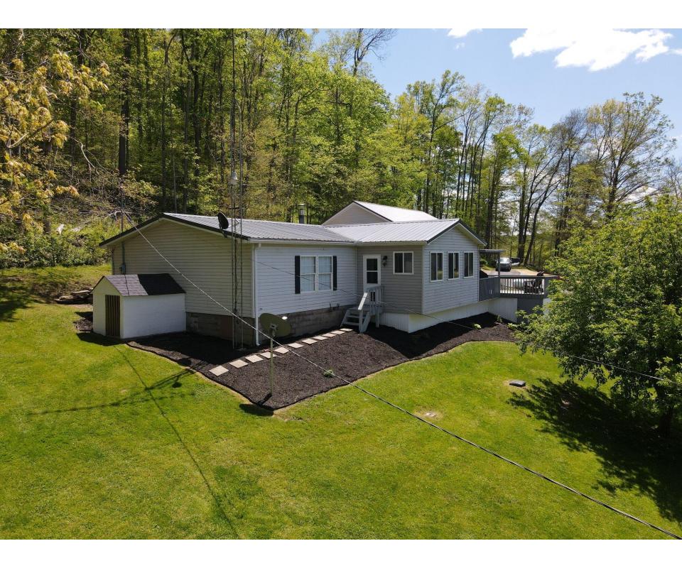 *Killbuck Area Absolute Auction* 3/Bedroom Ranch Home on 2.8 Acres