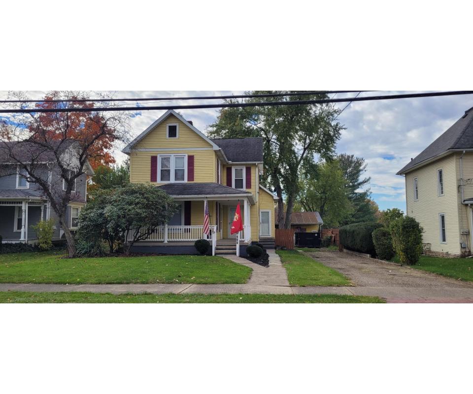 Apple Creek Home on City Lot w/ Contents