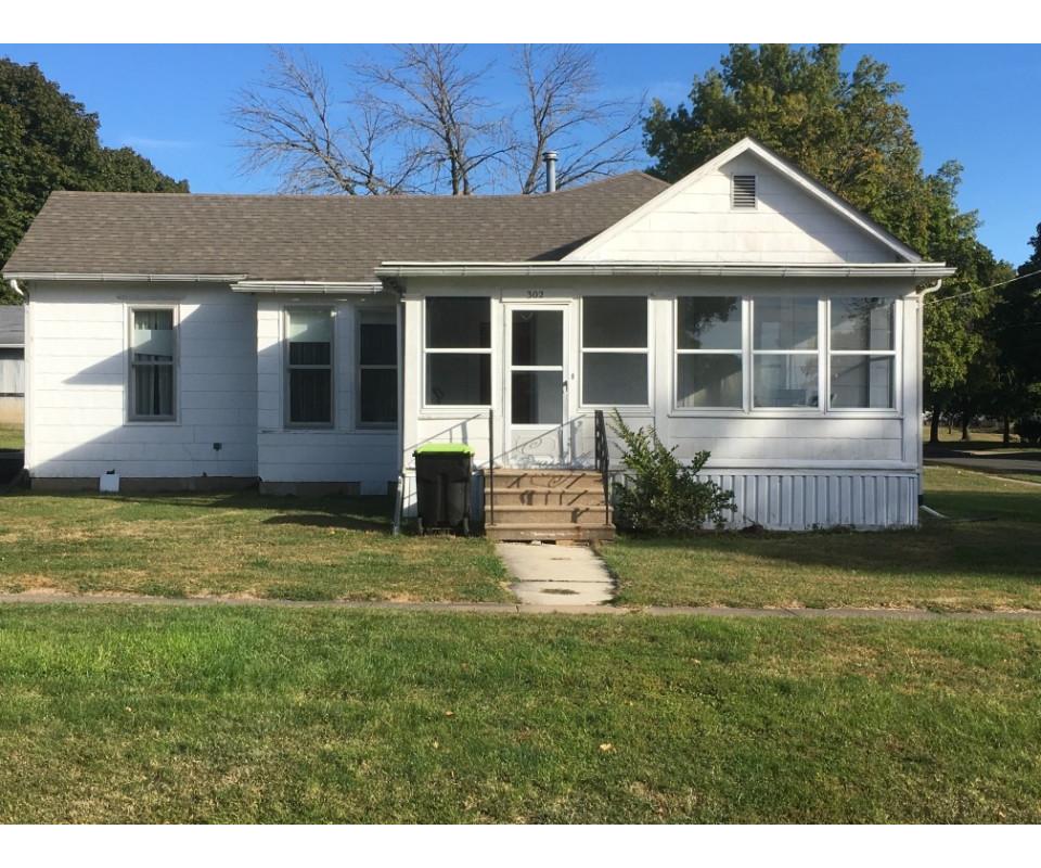 302 W. Davison, Roanoke, Illinois