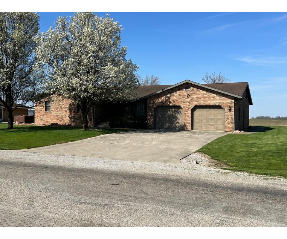 Joan Traub Living Estate Auction House in Dieterich, IL