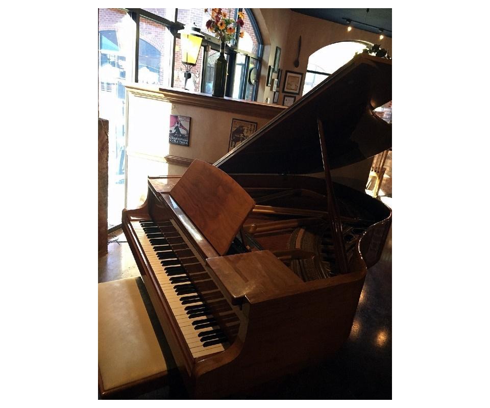 horugel baby grand piano