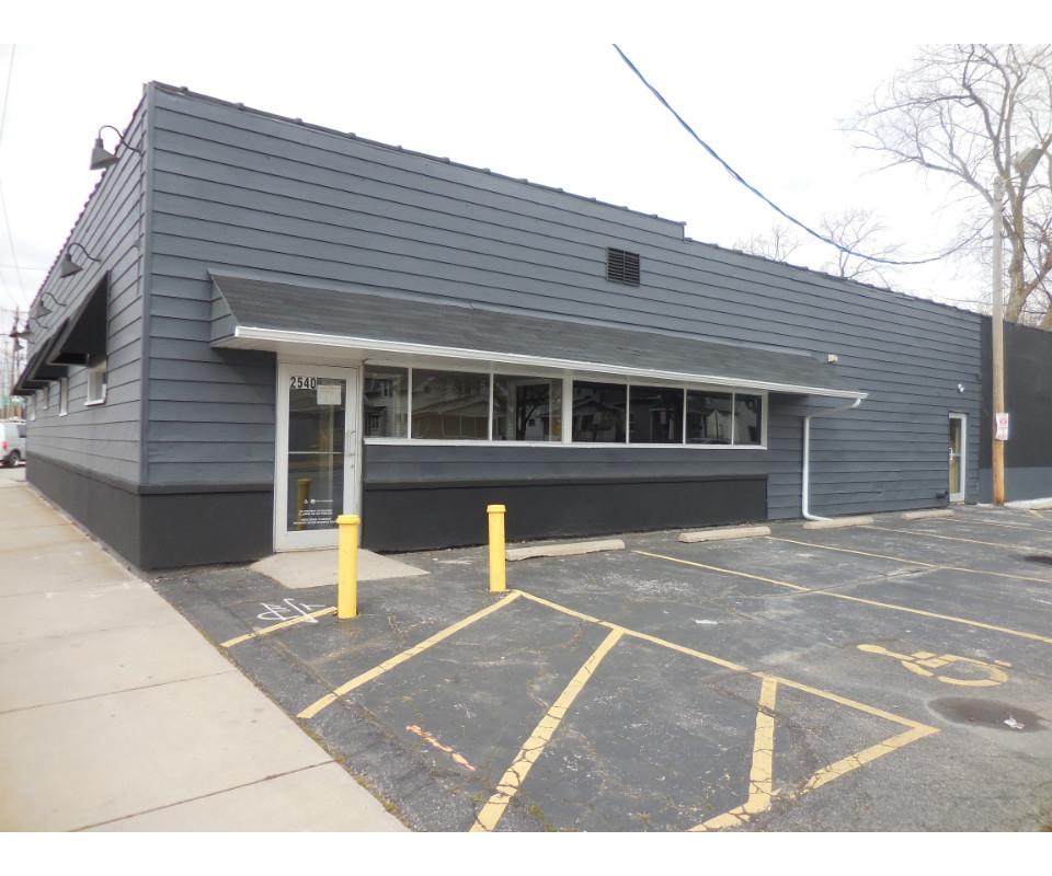 5800+/ SF Commercial Building Near UT at Online Auction