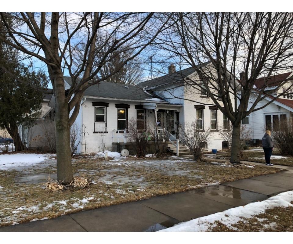 Watertown, WI Duplex For Sale by Online Bidding
