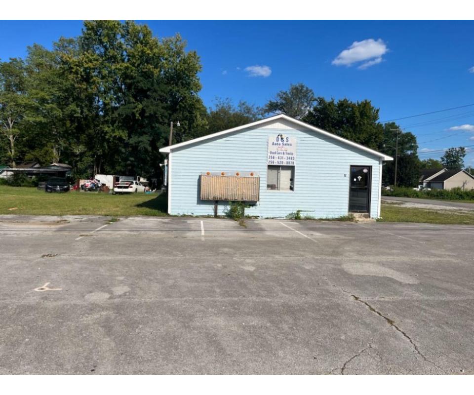 Commercial Buildings On Corner Lot In Ardmore, AL