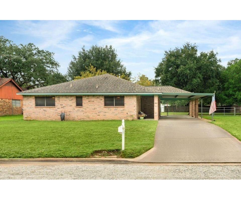 704 N. Fowlkes and 304 N. Fowlkes Real Estate Auction