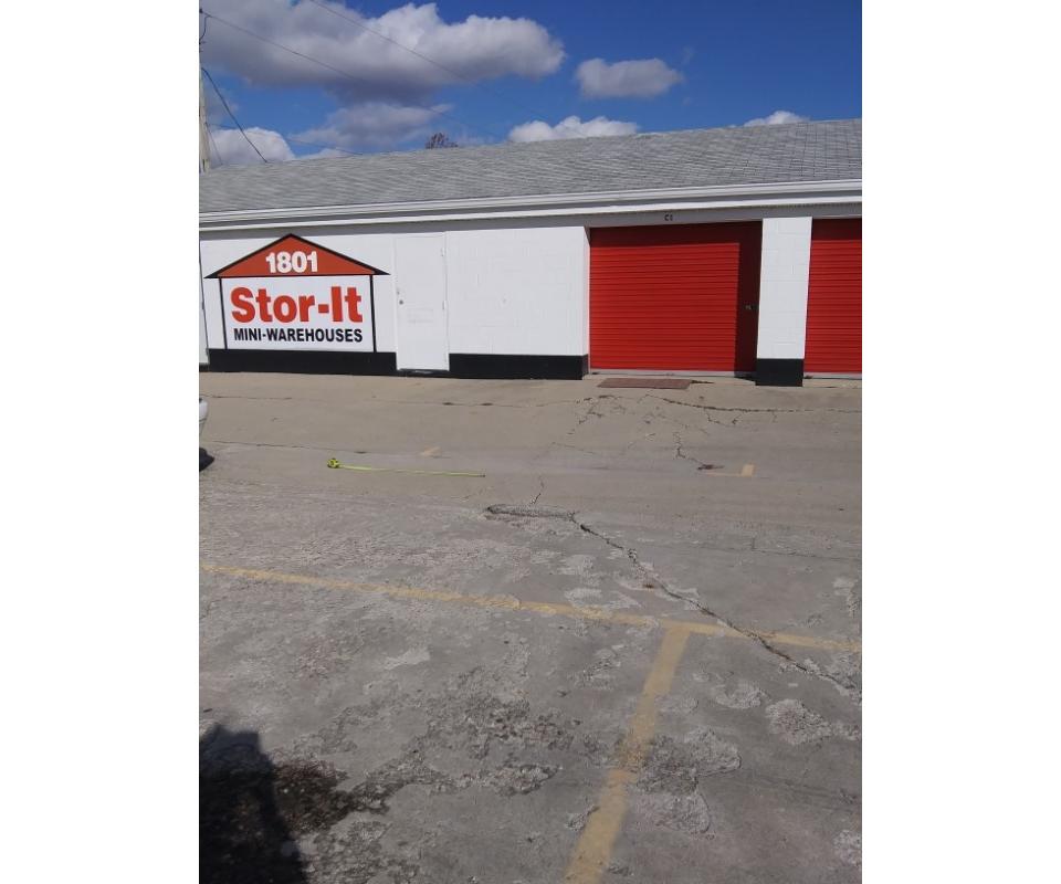 Kokomo's version of "Storage Wars" Unit Auction