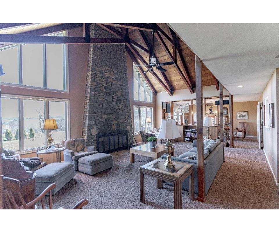 161 ACRE FARM IN SHELBY COUNTY KY, NICE HOME, BARNS, LAKE, TENANT HOME