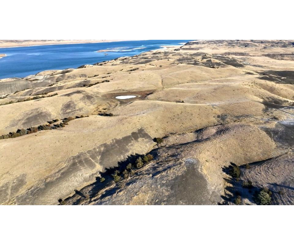 645+/ Acres Stanley Co. GrasslandFt. Pierre Acreage w/BarnFt