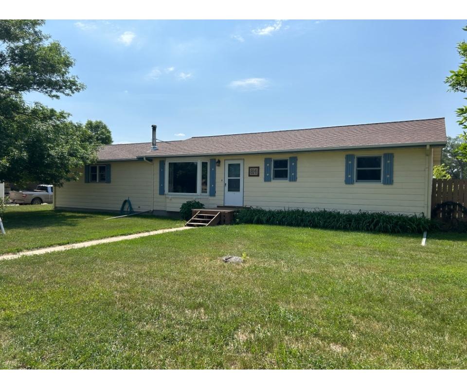 Beautiful Miller, SD Home Selling at Public Auction