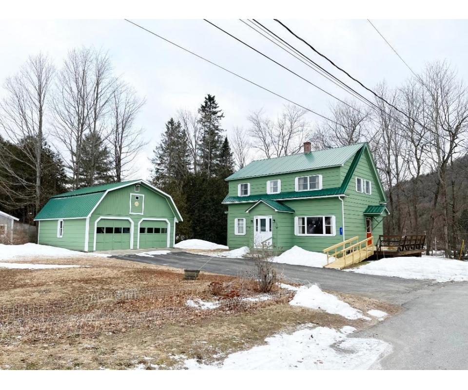 4BR/1.5BA Hardwick Home with Detached Garage