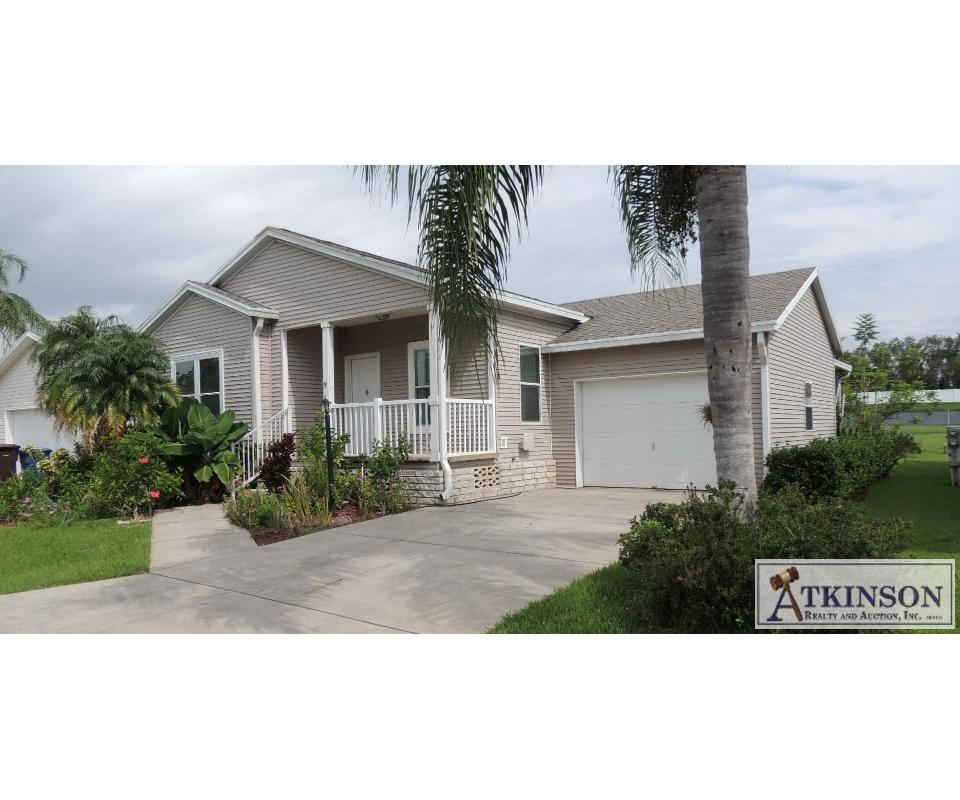 2006 Palm Harbor Double Wide Mobile Home with Garage