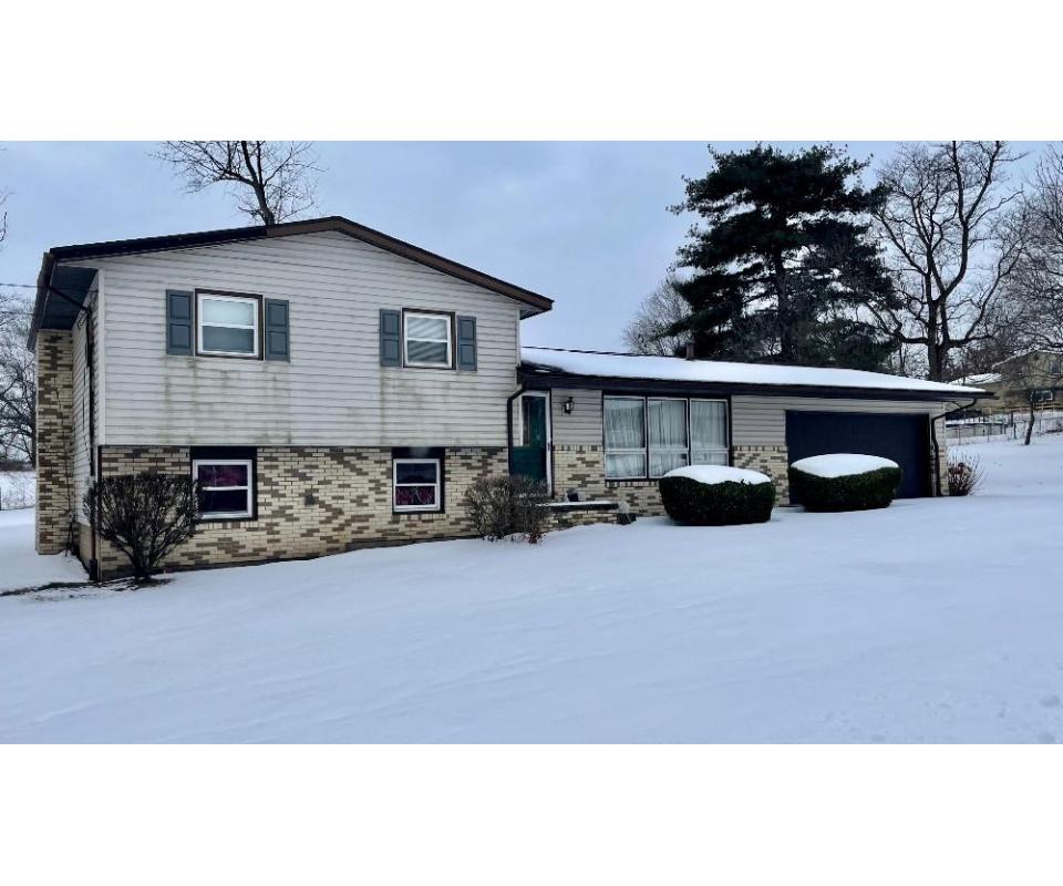 3Bedroom Home With Double Garage Navarre, OH 18739