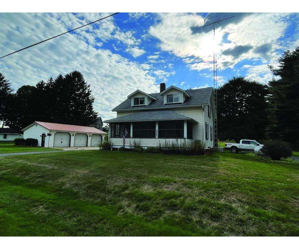 Home On 1.5 Acres East Canton, OH 19761