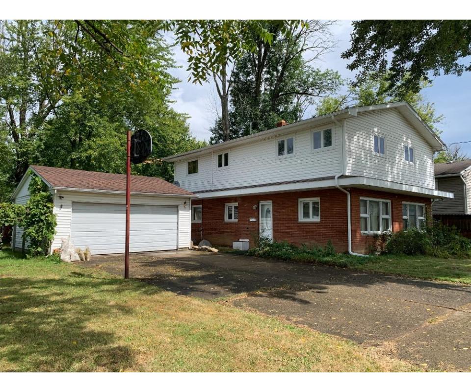 Home W/ Garage & Adjoining Lots Canton, OH 19694