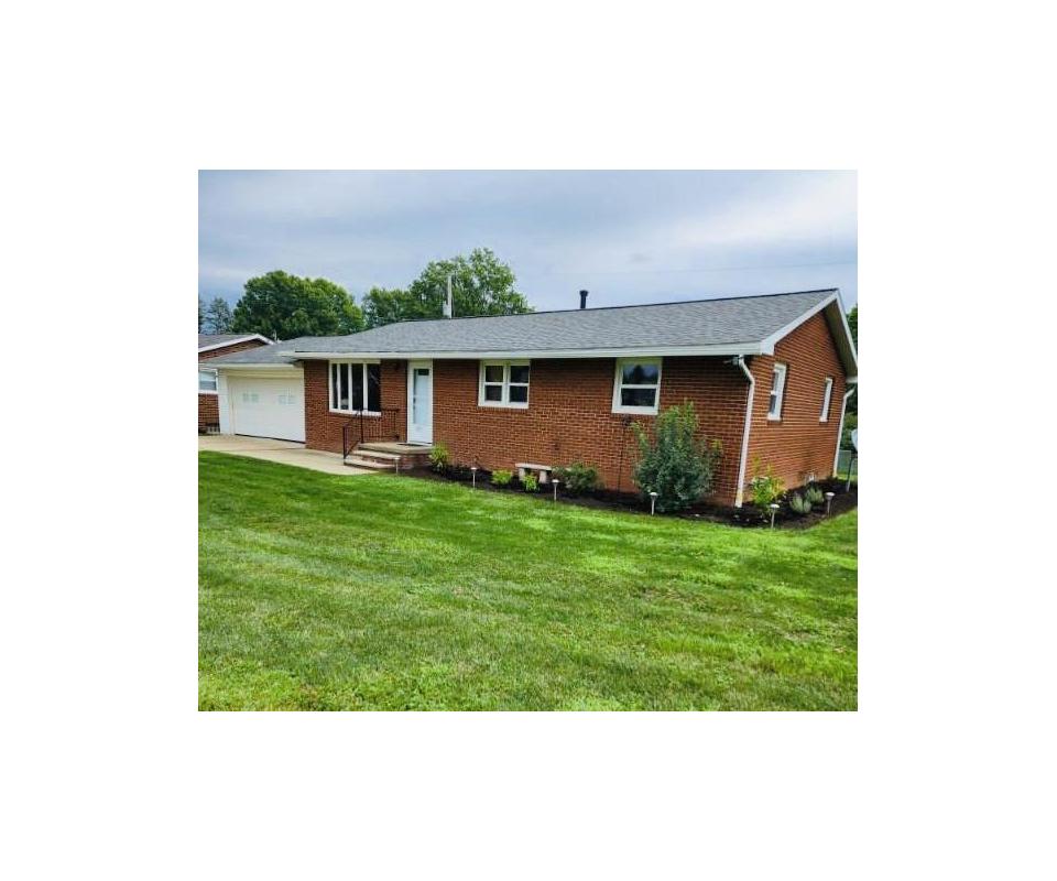 ThreeBedroom Brick Ranch Home New Philadelphia, OH 21365