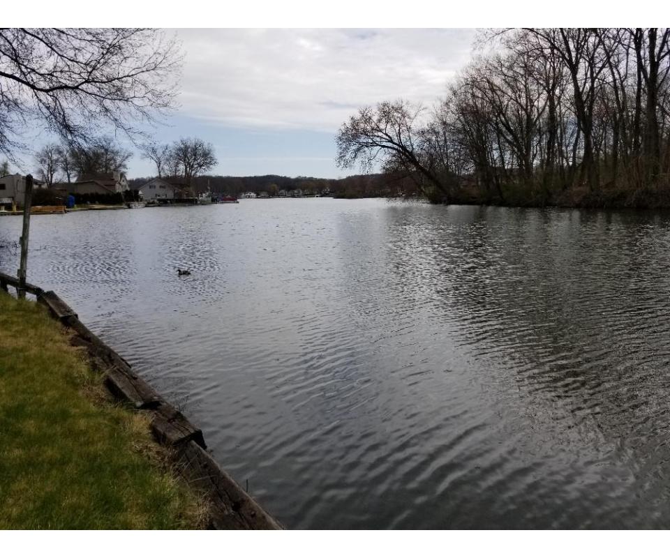 Primitive Lakefront Cottage Akron, OH 15735